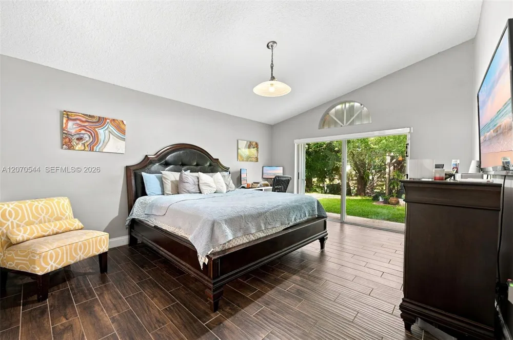 2220 NW 137th Ave Sunrise, FL 33323