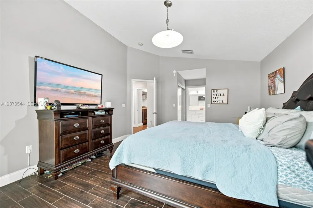 2220 NW 137th Ave Sunrise, FL 33323