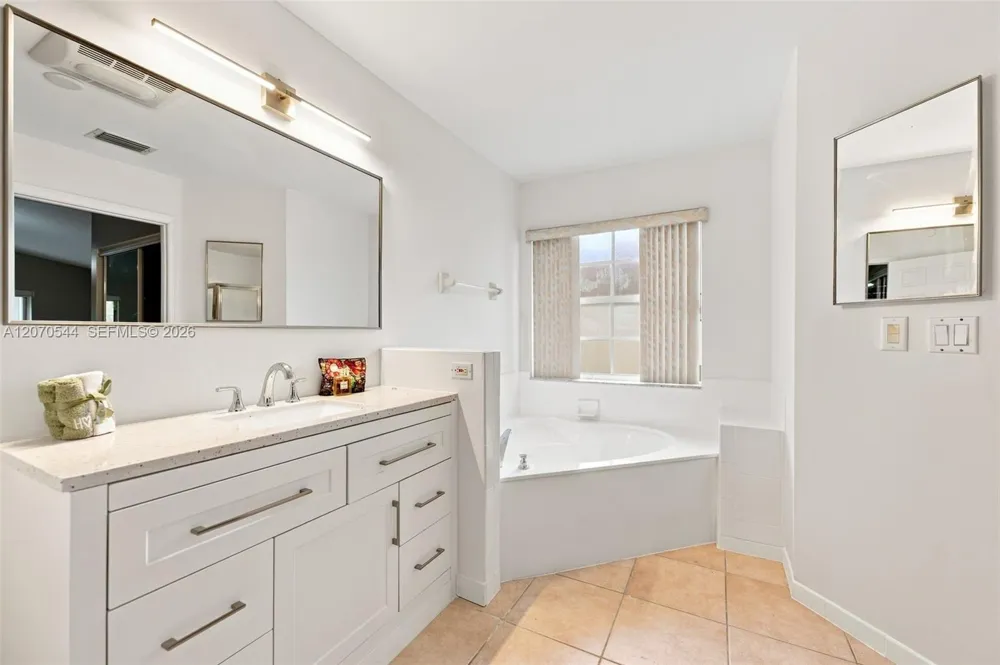 2220 NW 137th Ave Sunrise, FL 33323