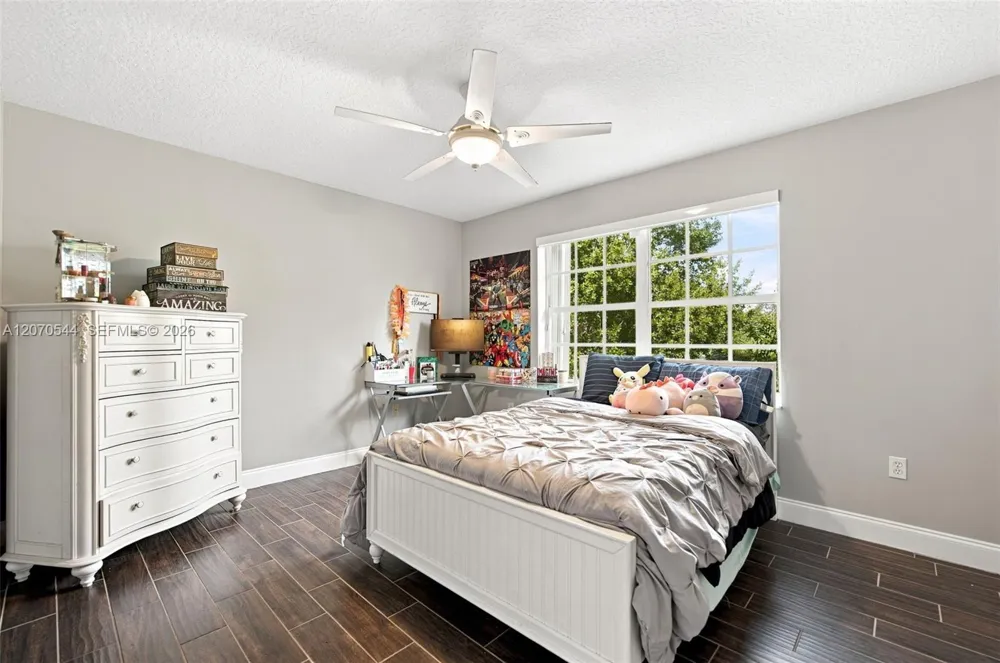 2220 NW 137th Ave Sunrise, FL 33323