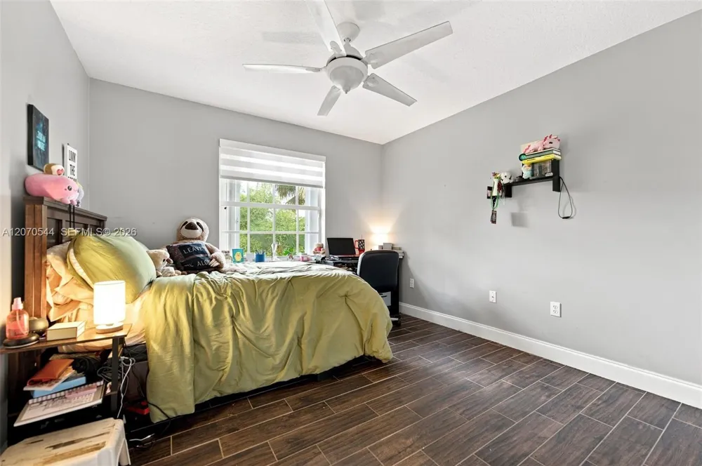 2220 NW 137th Ave Sunrise, FL 33323