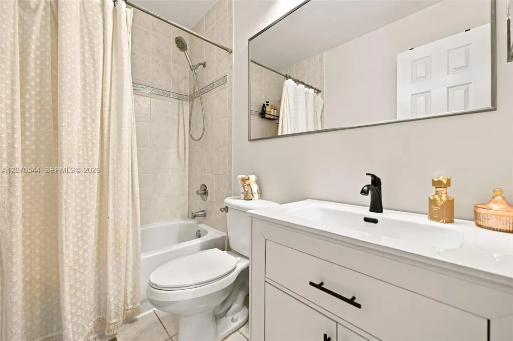 2220 NW 137th Ave Sunrise, FL 33323