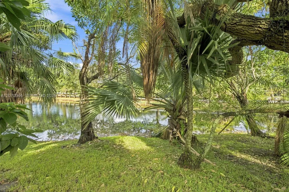 2220 NW 137th Ave Sunrise, FL 33323