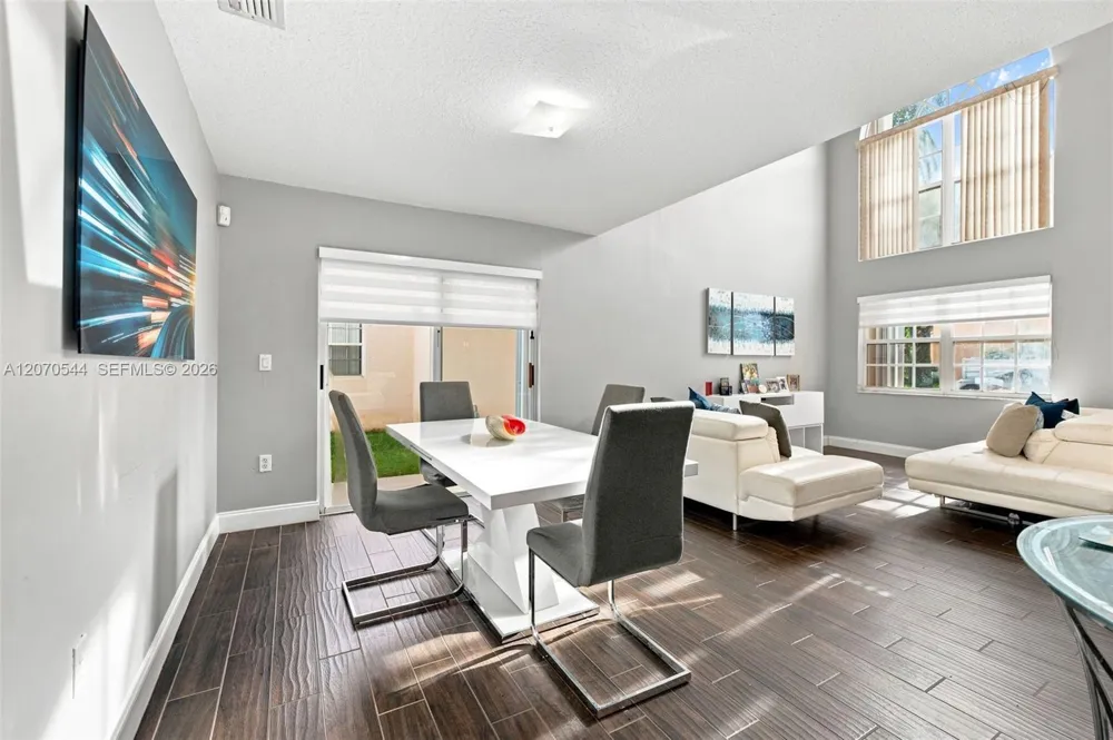 2220 NW 137th Ave Sunrise, FL 33323