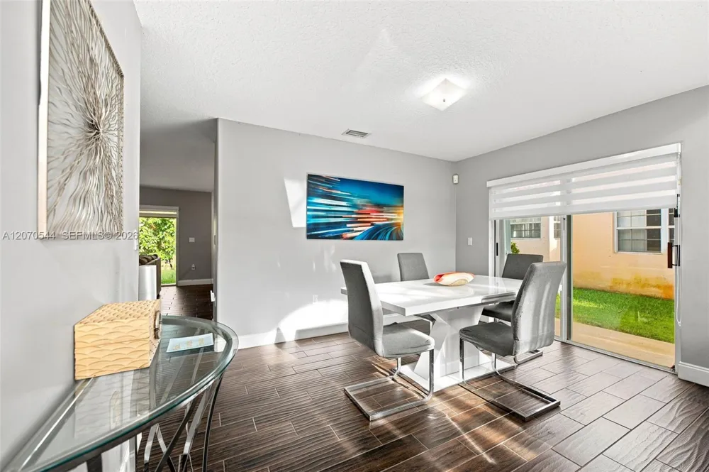 2220 NW 137th Ave Sunrise, FL 33323