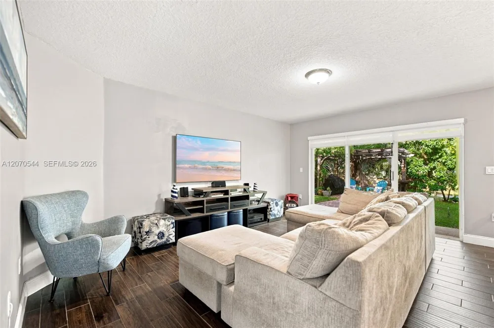 2220 NW 137th Ave Sunrise, FL 33323