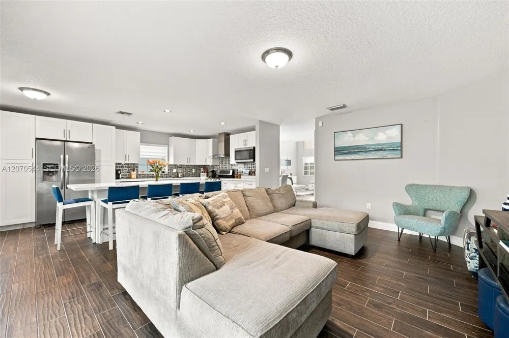 2220 NW 137th Ave Sunrise, FL 33323