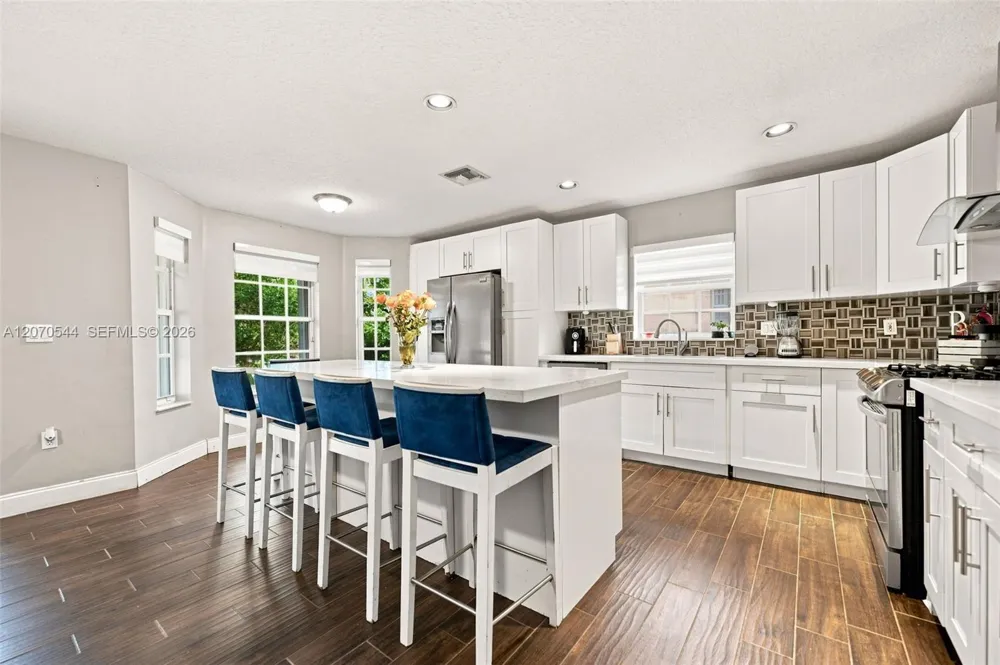 2220 NW 137th Ave Sunrise, FL 33323