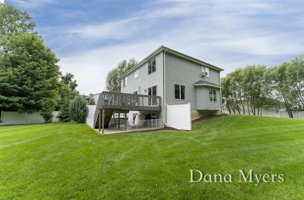306 Kingfisher Court Leighton Township, MI 49316