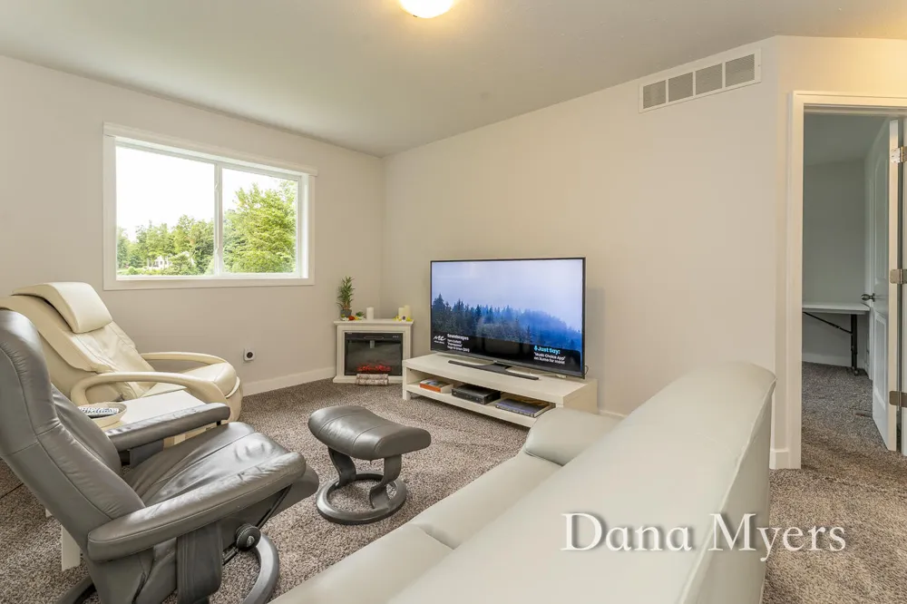 306 Kingfisher Court Leighton Township, MI 49316