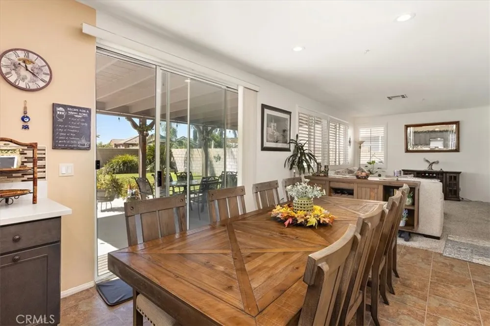 15727 Virginia Fontana, CA 92336