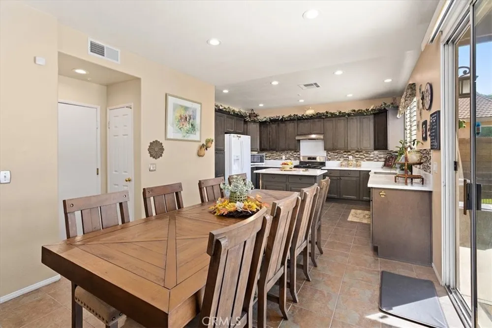 15727 Virginia Fontana, CA 92336