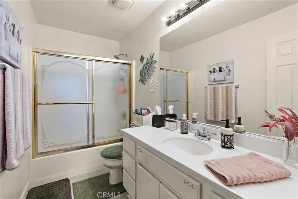 15727 Virginia Fontana, CA 92336