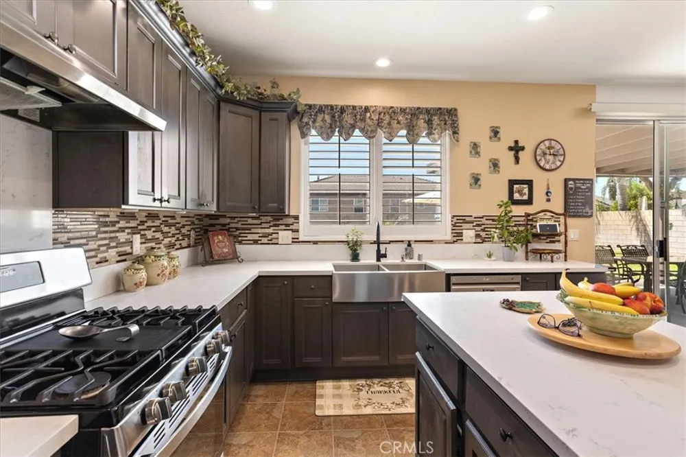 15727 Virginia Fontana, CA 92336
