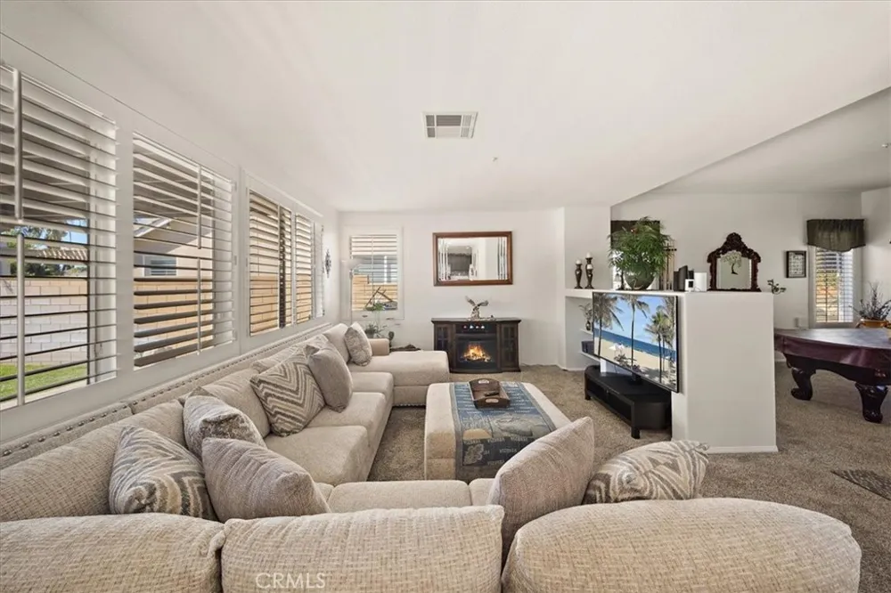 15727 Virginia Fontana, CA 92336