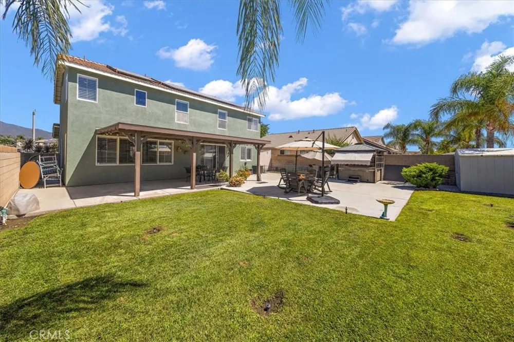 15727 Virginia Fontana, CA 92336