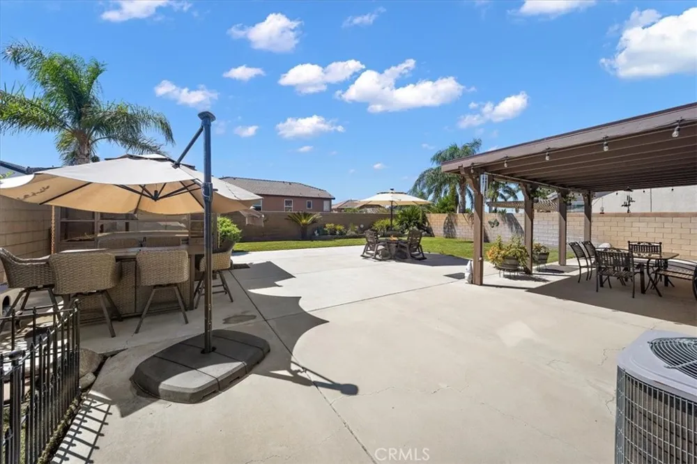 15727 Virginia Fontana, CA 92336