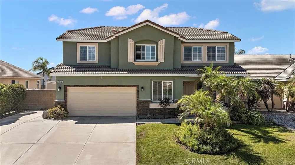 15727 Virginia Fontana, CA 92336