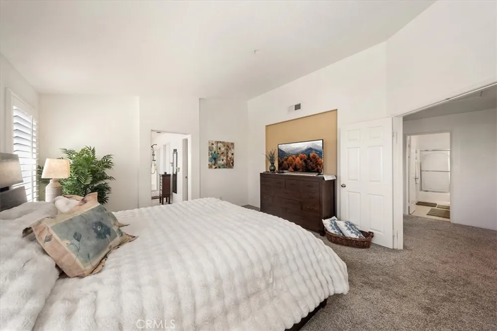 15727 Virginia Fontana, CA 92336