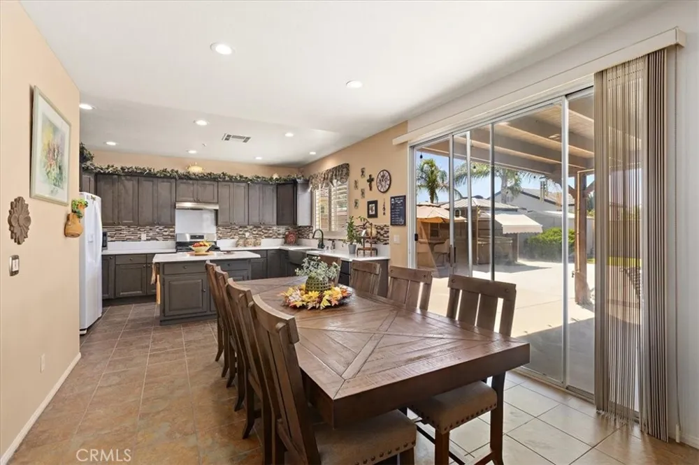 15727 Virginia Fontana, CA 92336