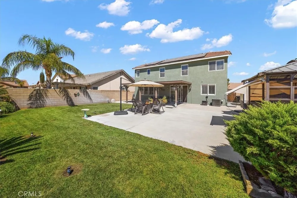 15727 Virginia Fontana, CA 92336