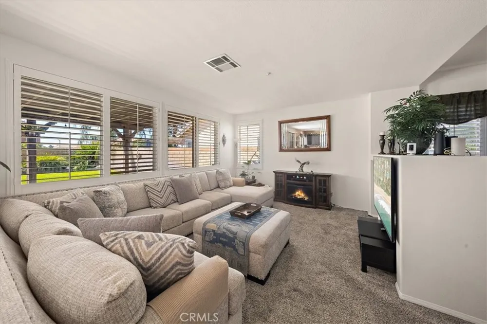 15727 Virginia Fontana, CA 92336