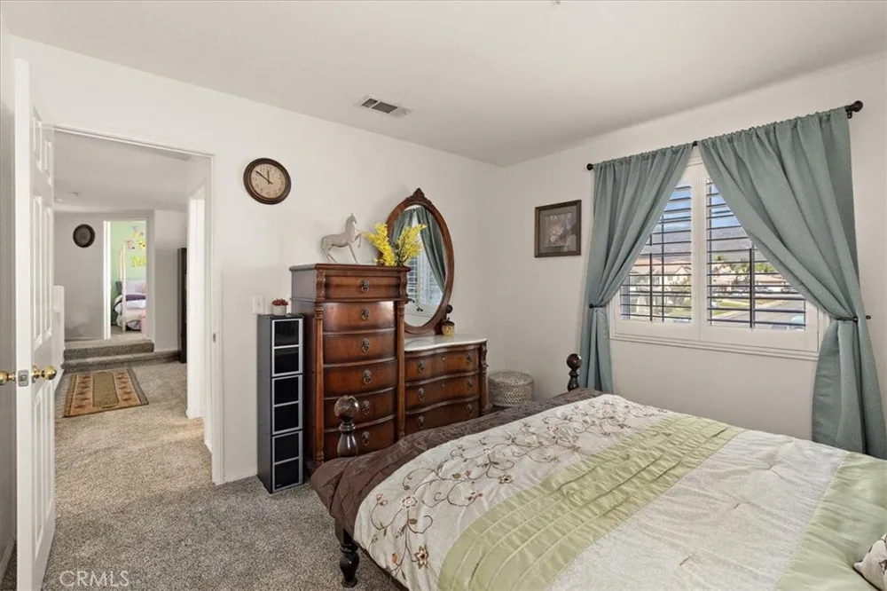 15727 Virginia Fontana, CA 92336