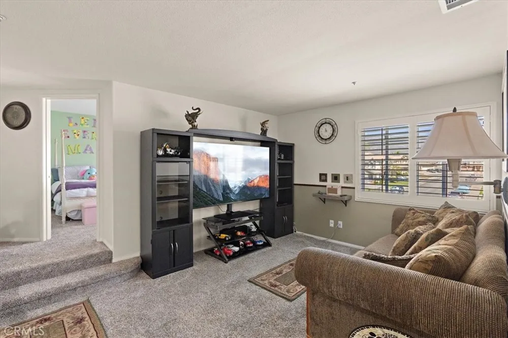 15727 Virginia Fontana, CA 92336
