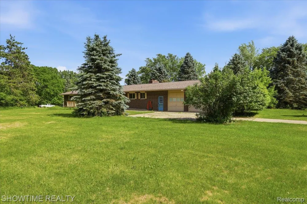 1661 Madeline Drive Lapeer Township, MI 48446