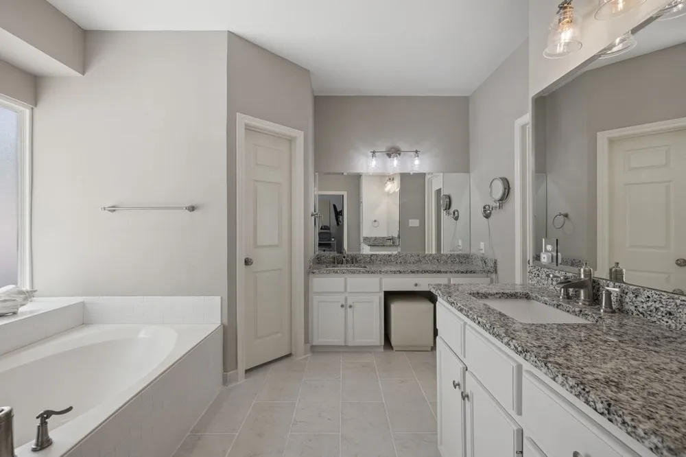 206 Phlox Drive Lakeway, TX 78734