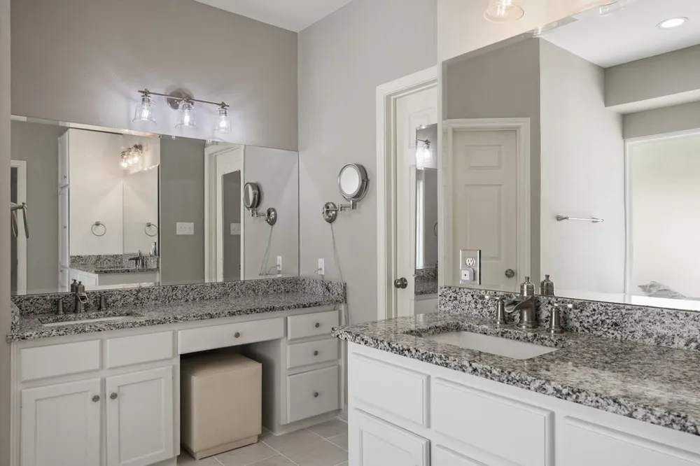 206 Phlox Drive Lakeway, TX 78734