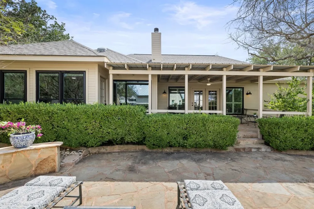 206 Phlox Drive Lakeway, TX 78734