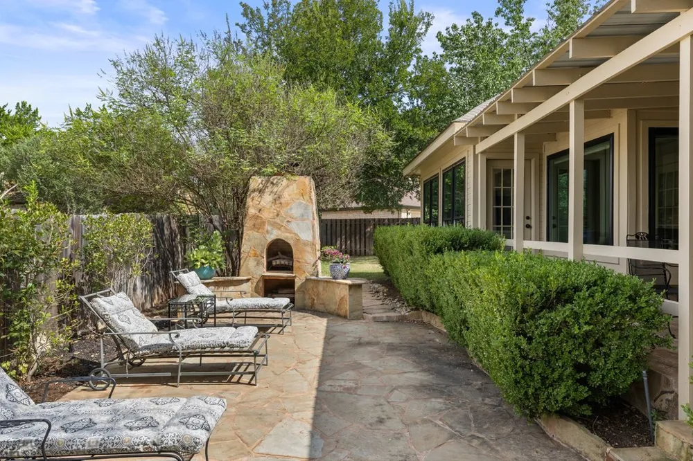 206 Phlox Drive Lakeway, TX 78734