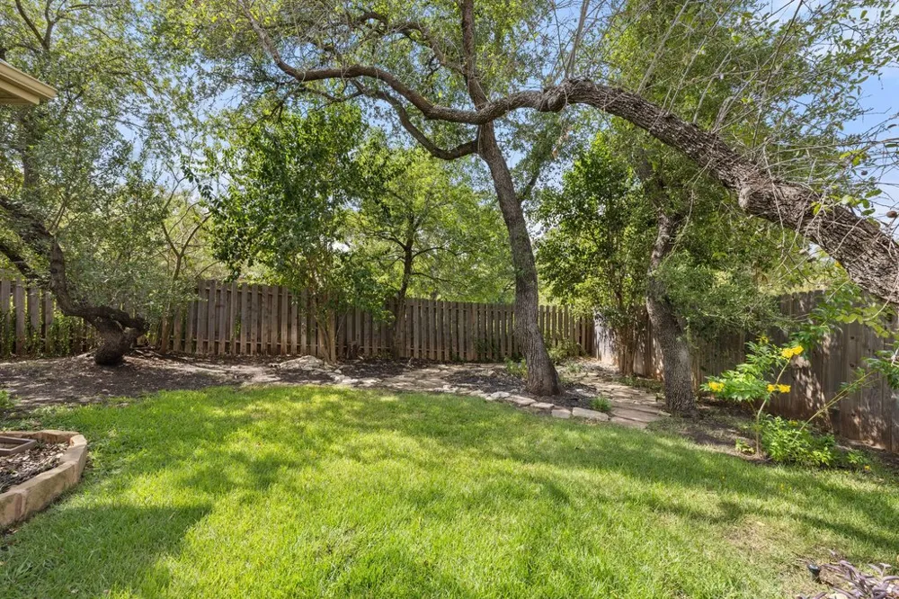 206 Phlox Drive Lakeway, TX 78734