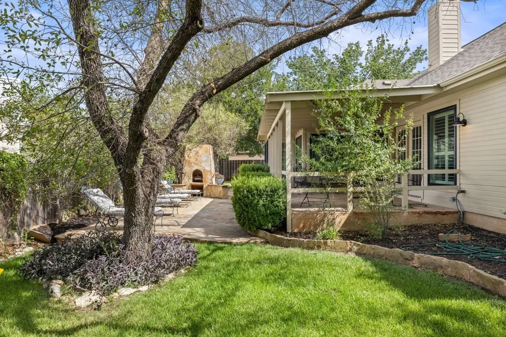 206 Phlox Drive Lakeway, TX 78734