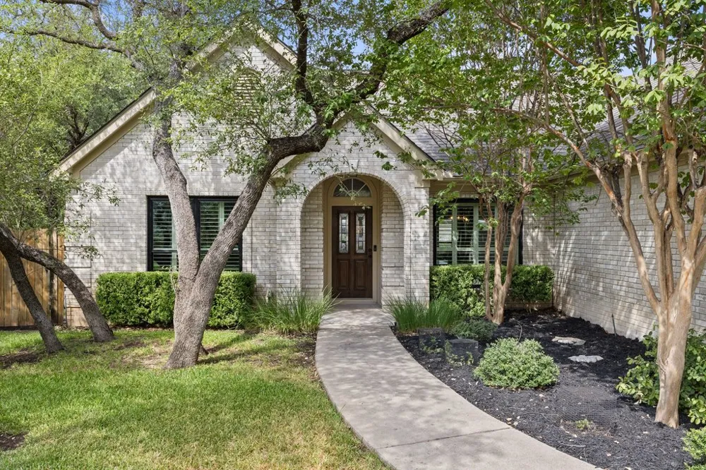 206 Phlox Drive Lakeway, TX 78734