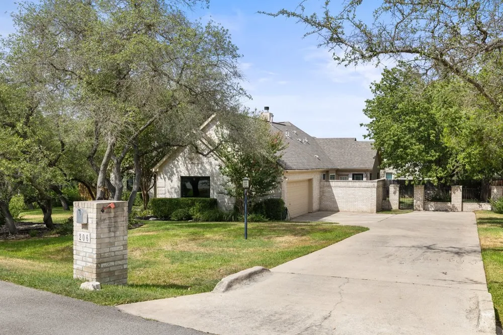 206 Phlox Drive Lakeway, TX 78734