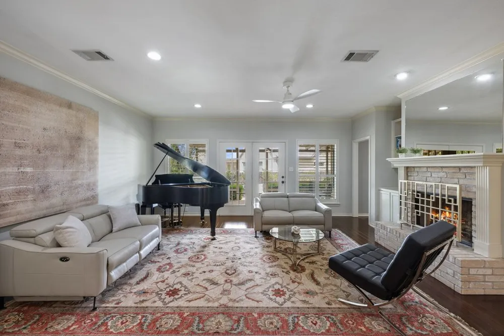 206 Phlox Drive Lakeway, TX 78734