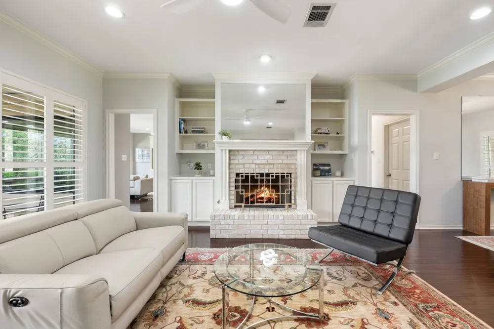 206 Phlox Drive Lakeway, TX 78734