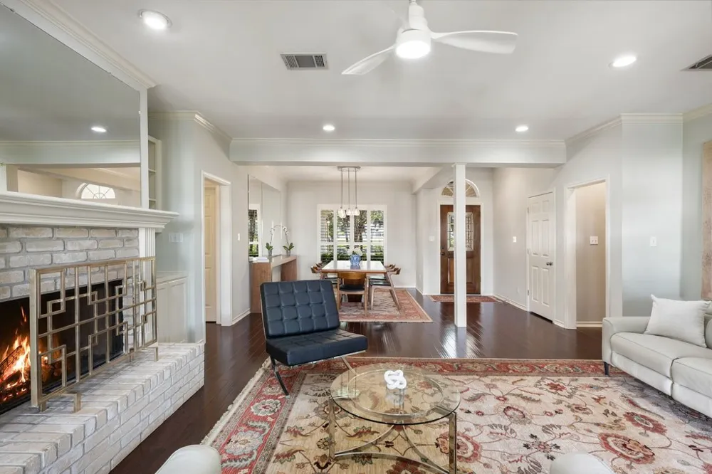 206 Phlox Drive Lakeway, TX 78734
