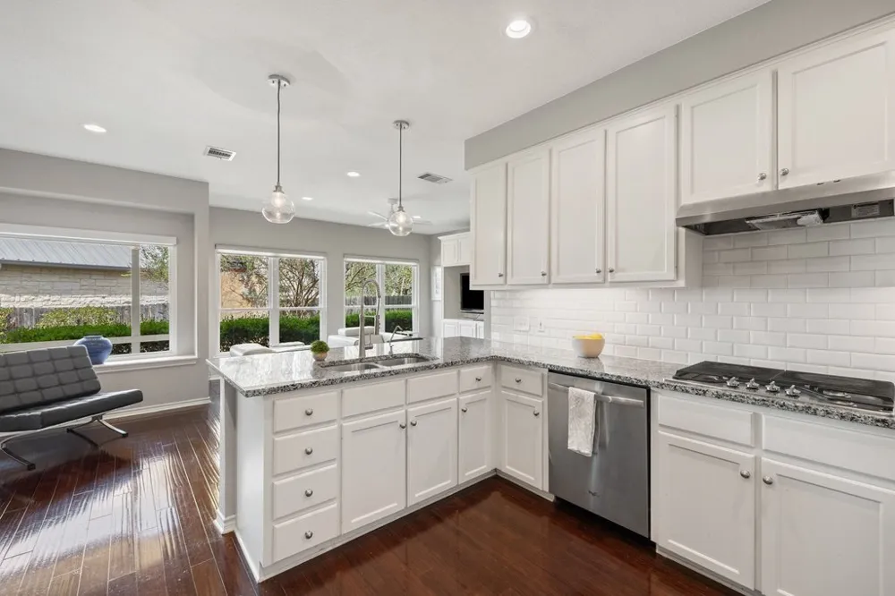 206 Phlox Drive Lakeway, TX 78734