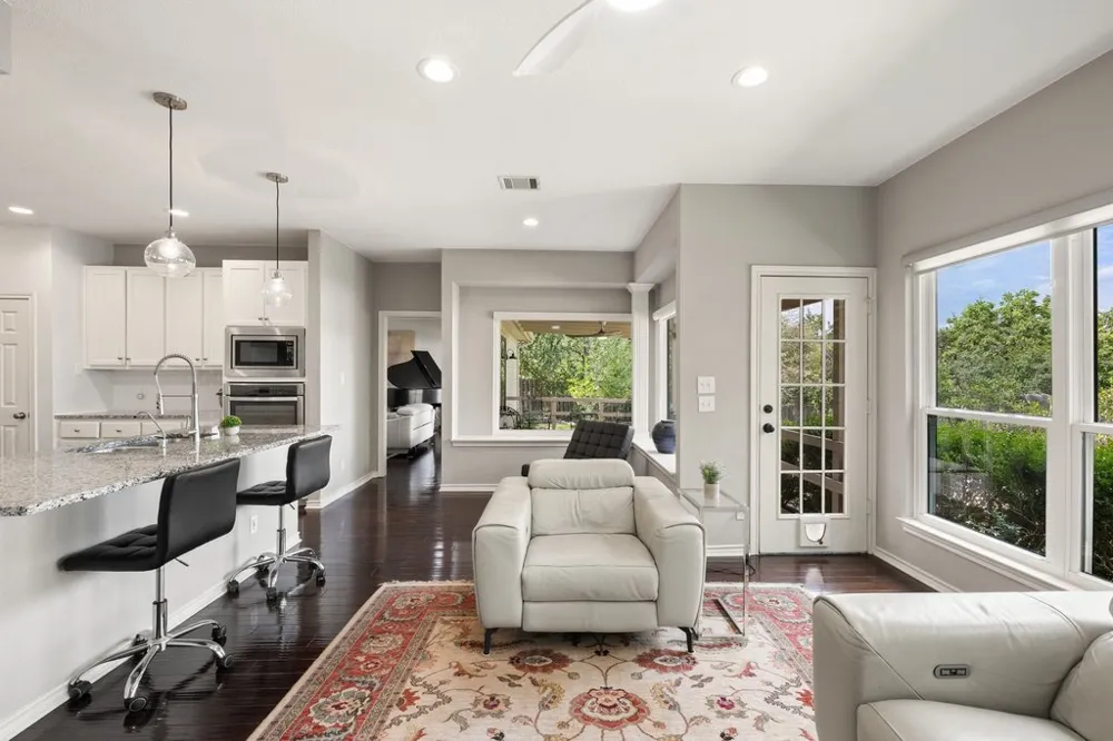 206 Phlox Drive Lakeway, TX 78734