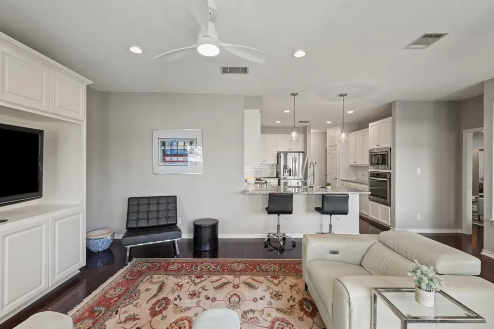 206 Phlox Drive Lakeway, TX 78734