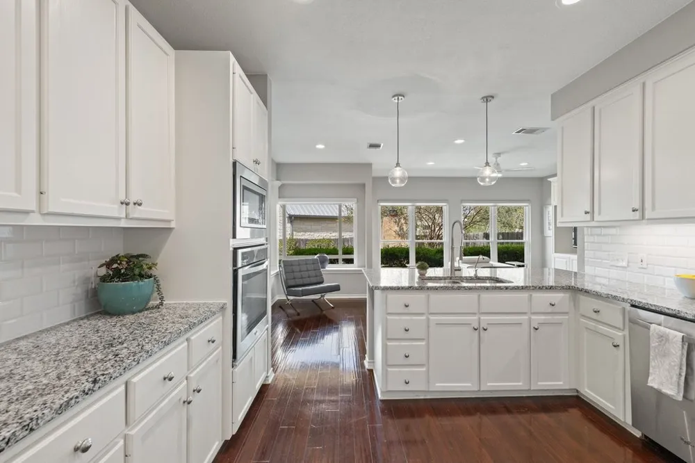 206 Phlox Drive Lakeway, TX 78734