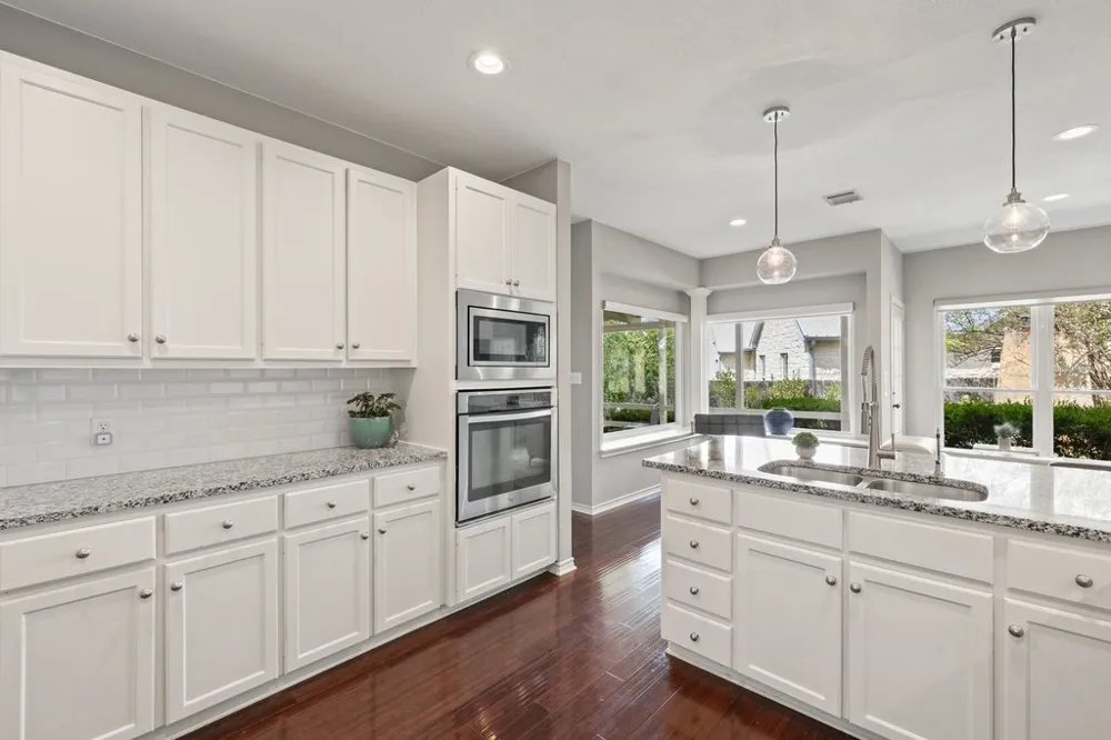 206 Phlox Drive Lakeway, TX 78734
