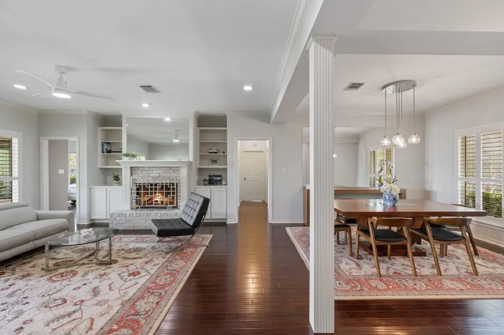 206 Phlox Drive Lakeway, TX 78734
