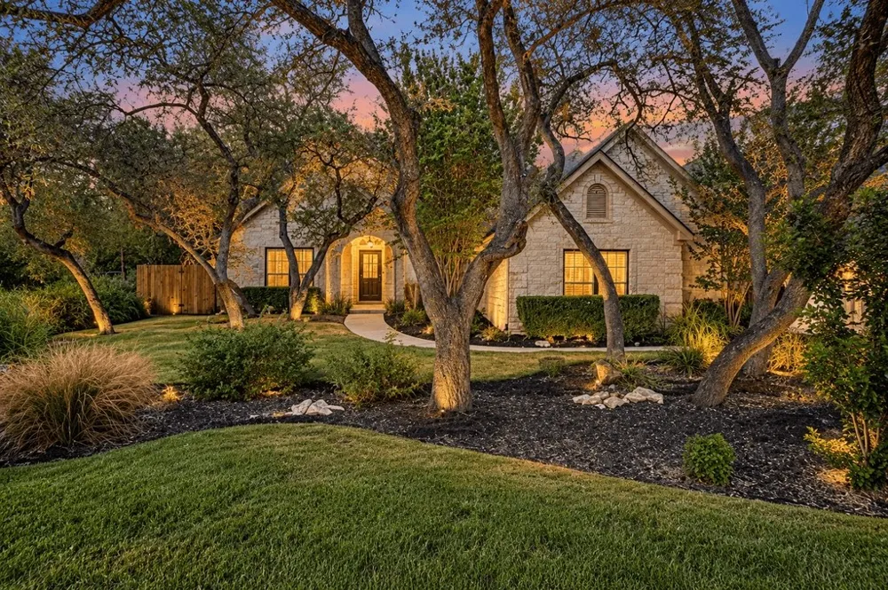 206 Phlox Drive Lakeway, TX 78734