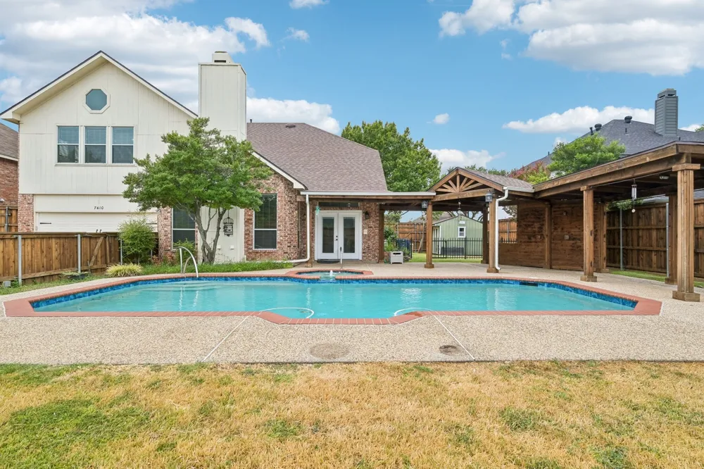 7410 Silverthorn Drive Rowlett, TX 75089