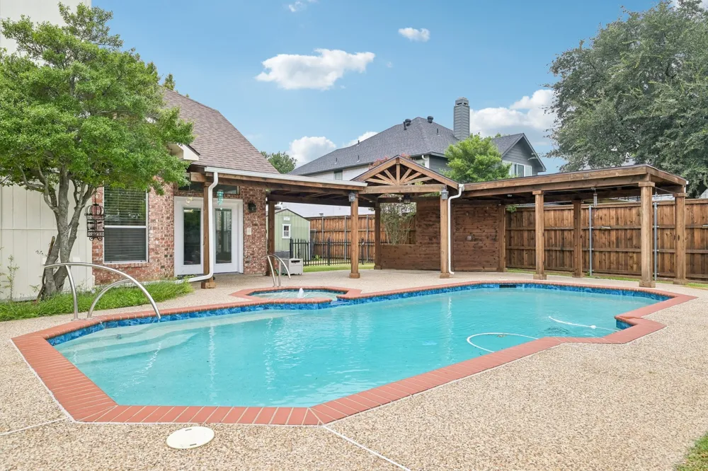 7410 Silverthorn Drive Rowlett, TX 75089