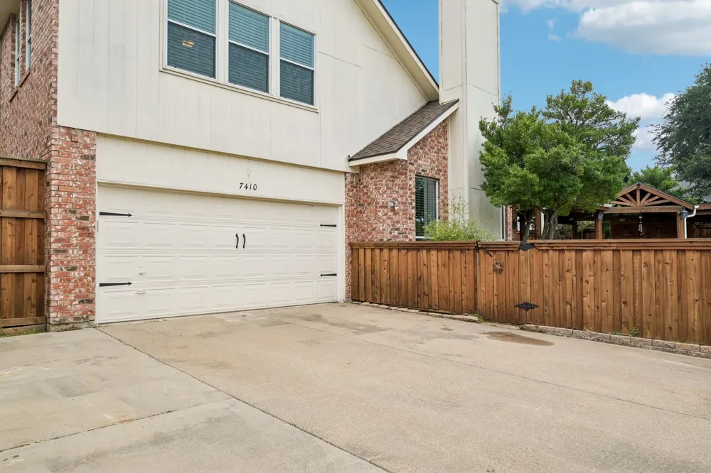 7410 Silverthorn Drive Rowlett, TX 75089